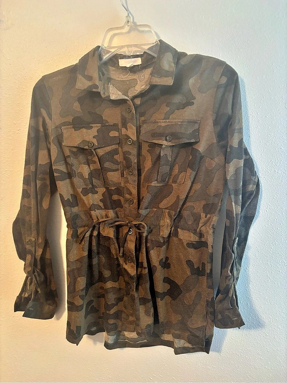 Women's Camo Utility Jacket size small with waist tie and pockets buttons cozy